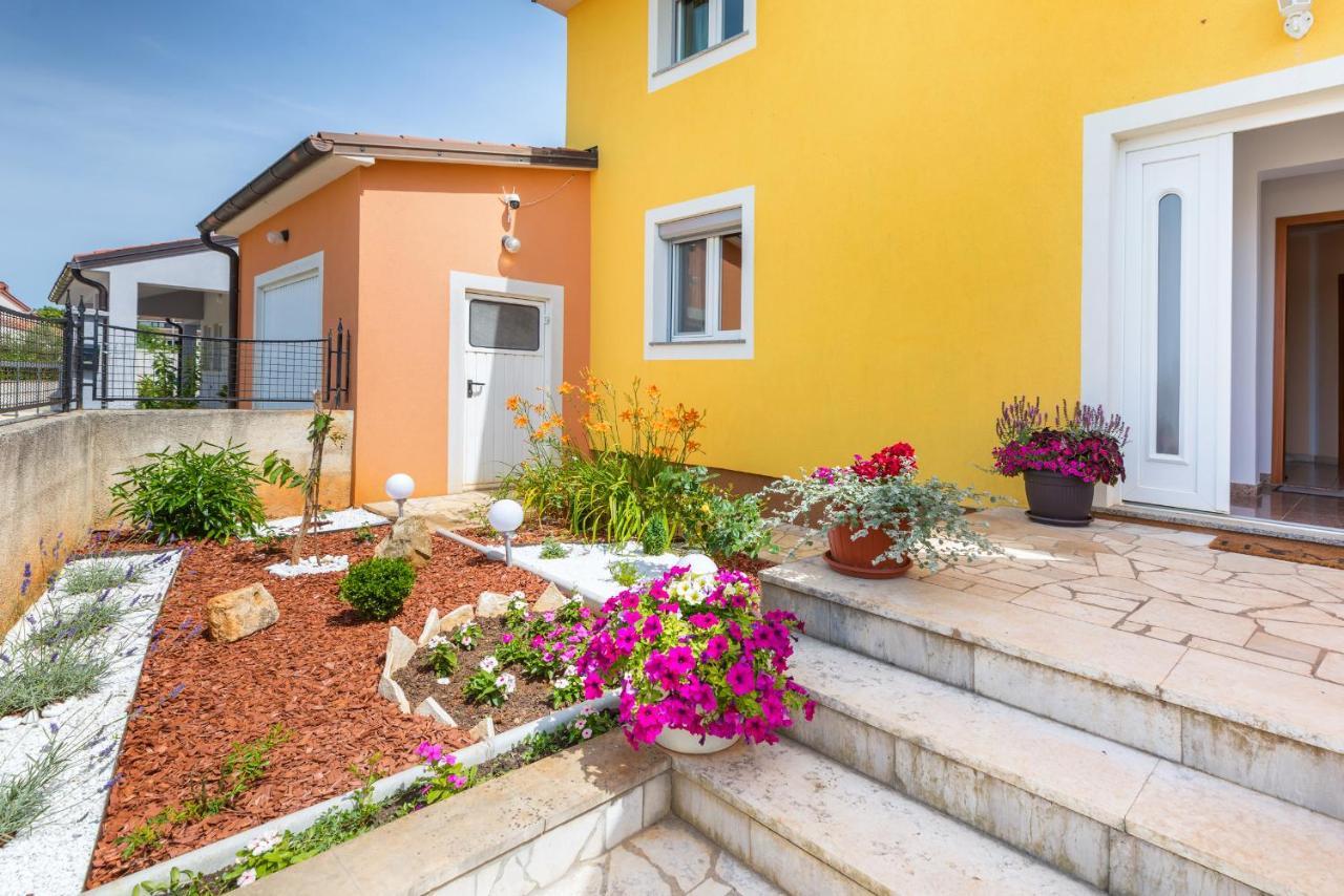 Apartment Mala Harmonija *